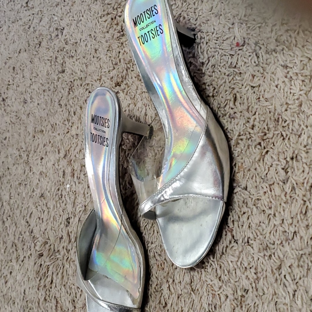 Silver heels - Picture 3 of 3